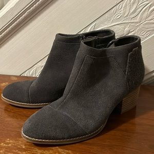 TOMS Loren‎ Suede Ankle Bootie | Gray size 6
